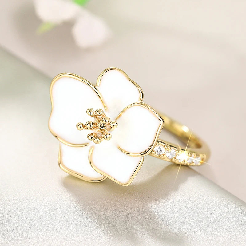 Huitan Aesthetic White Flower Rings for Women Graceful Wedding Band Delicate Finger Jewelry with Shiny Zirconia Chic Accessories
