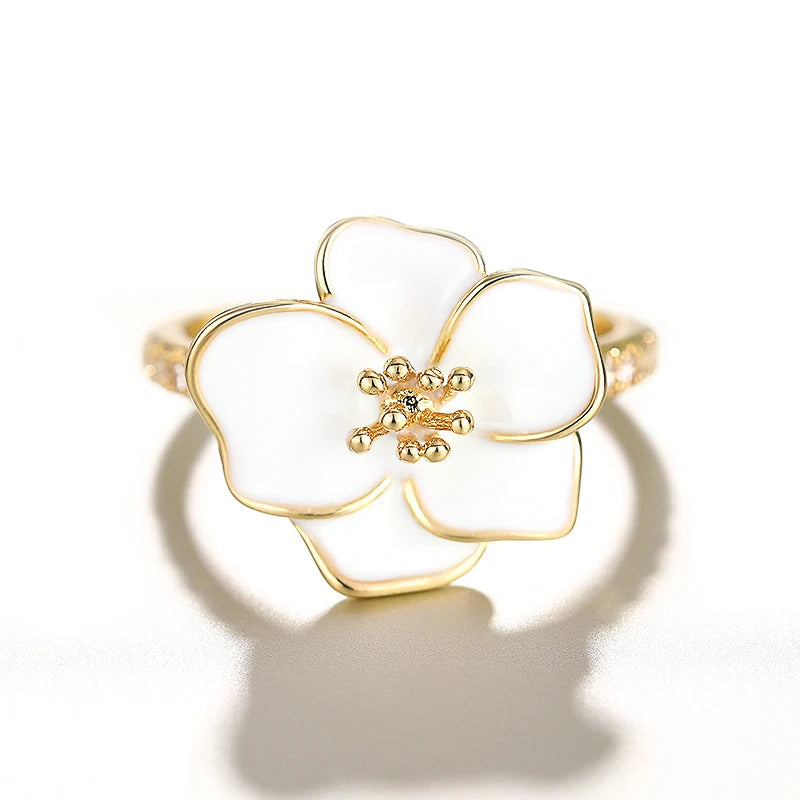 Huitan Aesthetic White Flower Rings for Women Graceful Wedding Band Delicate Finger Jewelry with Shiny Zirconia Chic Accessories