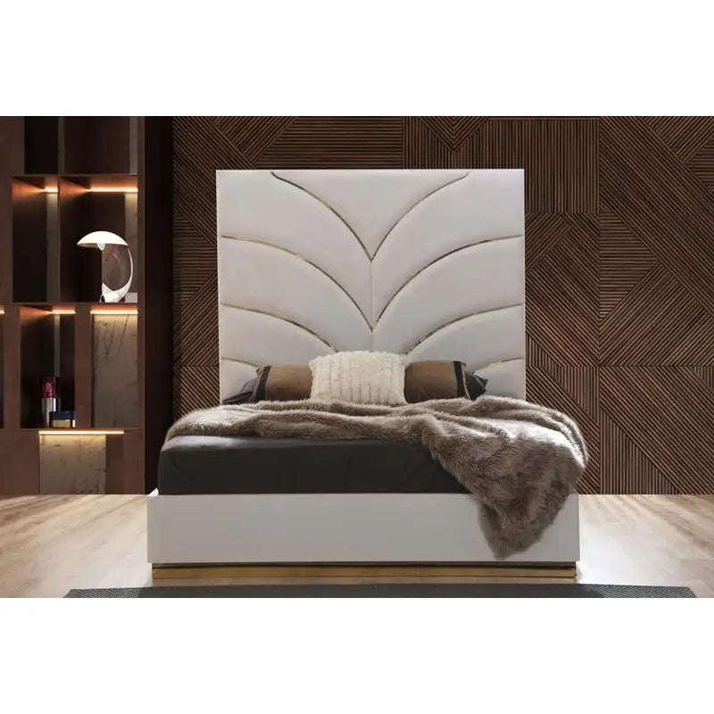 Gold Detailed Upholstery Queen 5-Piece Bed