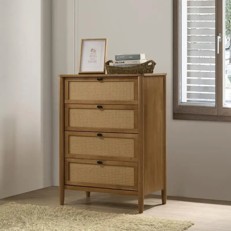 5-Piece Rubberwood Queen Bedroom Set with : Dresser, Mirror, Nightstand, and Chest, Textured Upholstered in Polyester