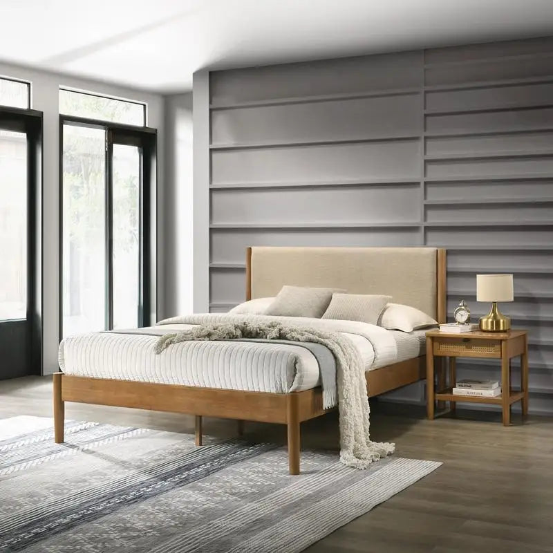 5-Piece Rubberwood Queen Bedroom Set with : Dresser, Mirror, Nightstand, and Chest, Textured Upholstered in Polyester