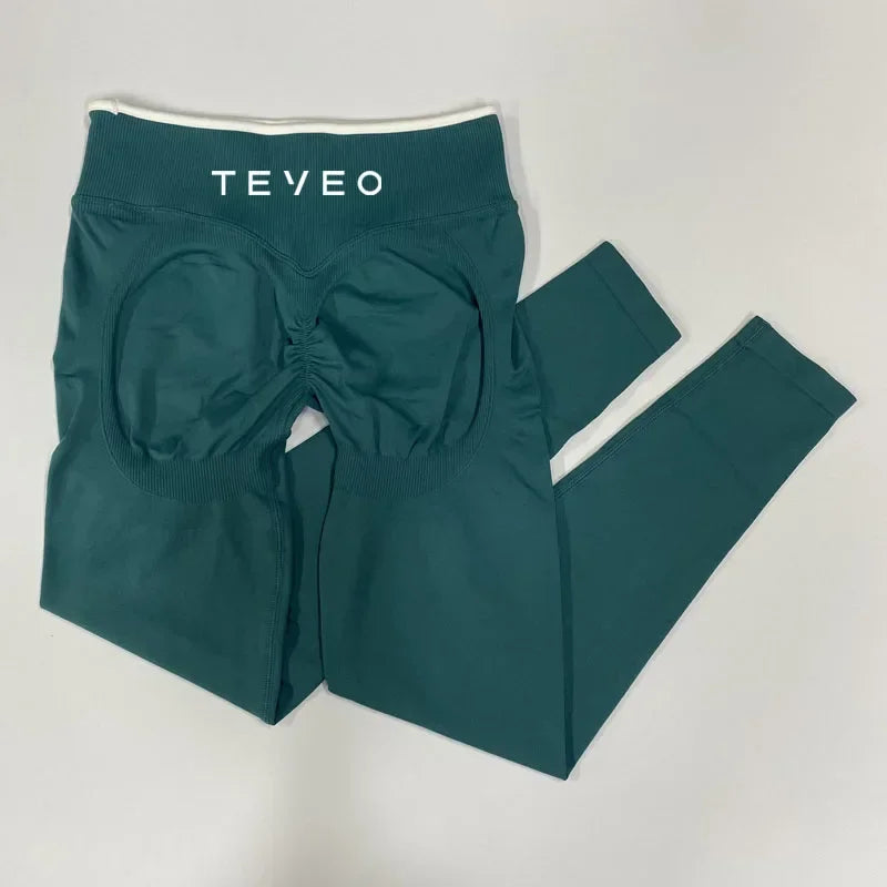 TEVEO – Yoga Outfits with Curves for Females, Ensemble for Sports with Breathable Fabric