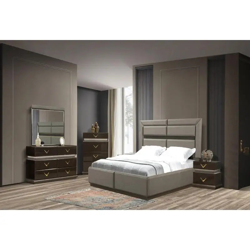 5 Pc Queen Bed Set in Brown Wood