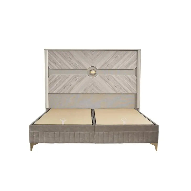 Traditional 4-Piece Queen Bedroom Set, Wood Construction with Gold Accents in Beige Finish