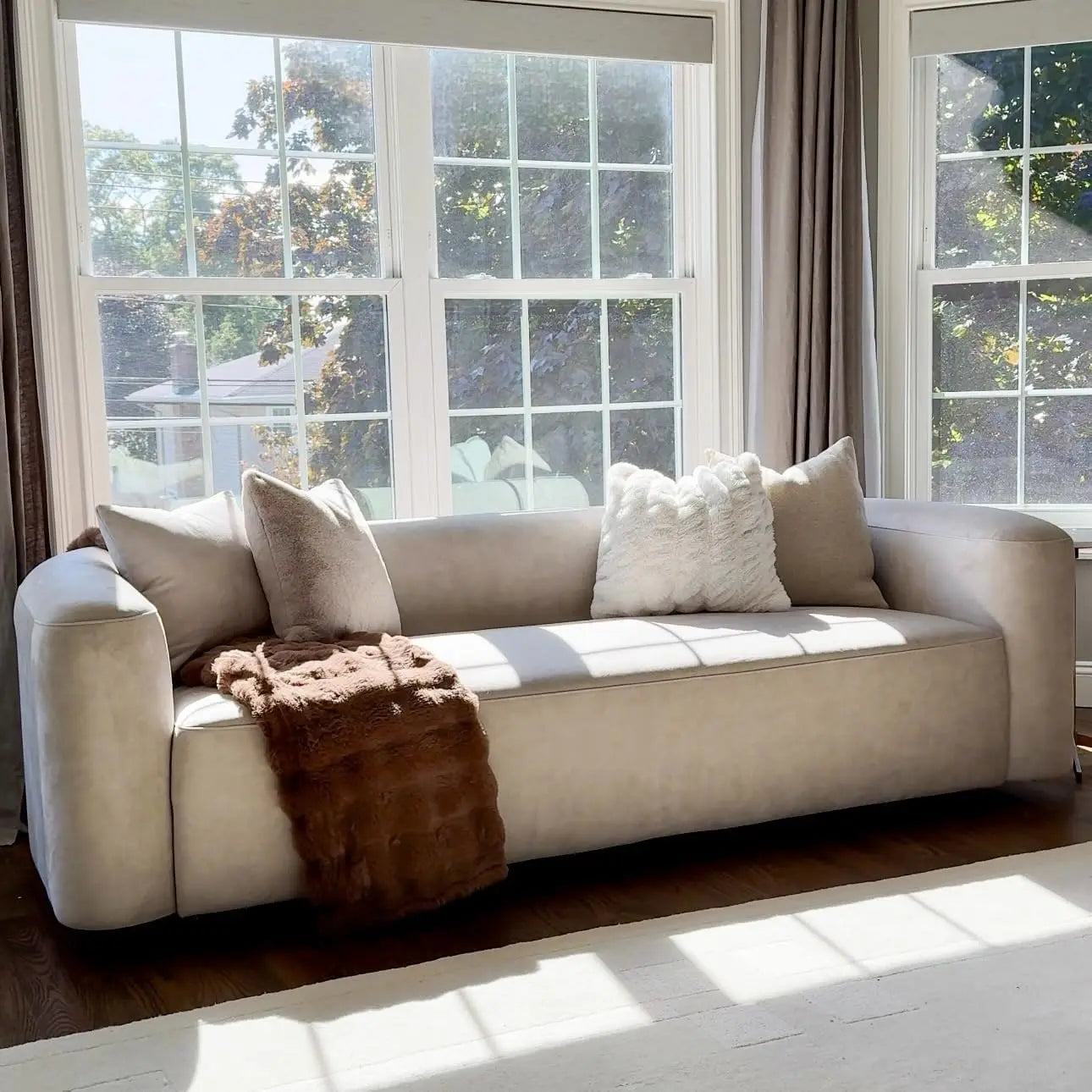 Luxury Modern Tight Curved Back Velvet Sofa, Minimalist Style ,3 Seater, Cream