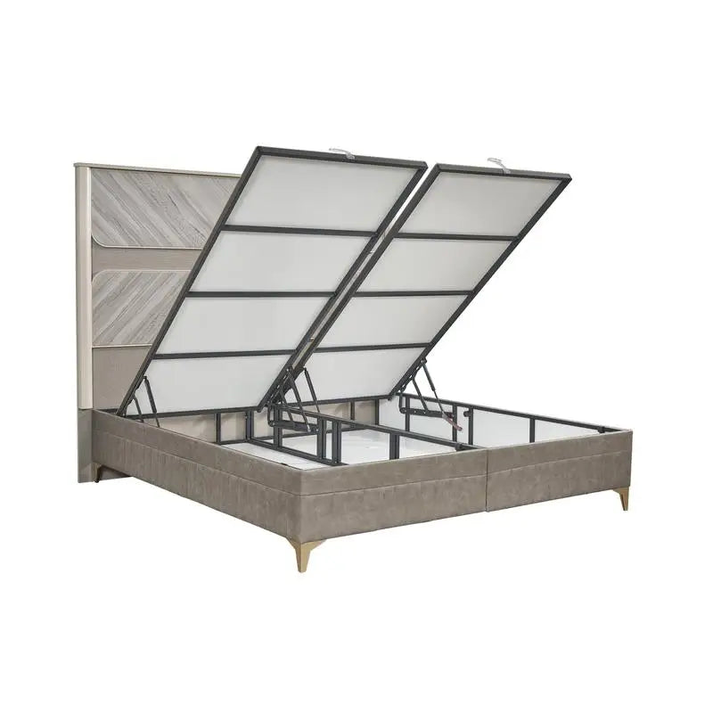 Traditional 4-Piece Queen Bedroom Set, Wood Construction with Gold Accents in Beige Finish