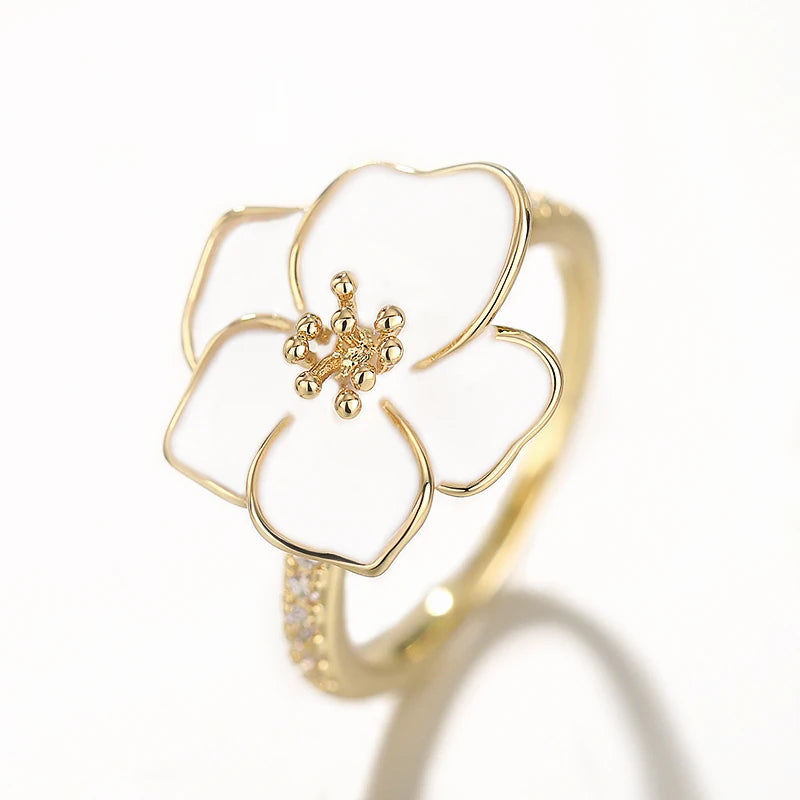 Huitan Aesthetic White Flower Rings for Women Graceful Wedding Band Delicate Finger Jewelry with Shiny Zirconia Chic Accessories