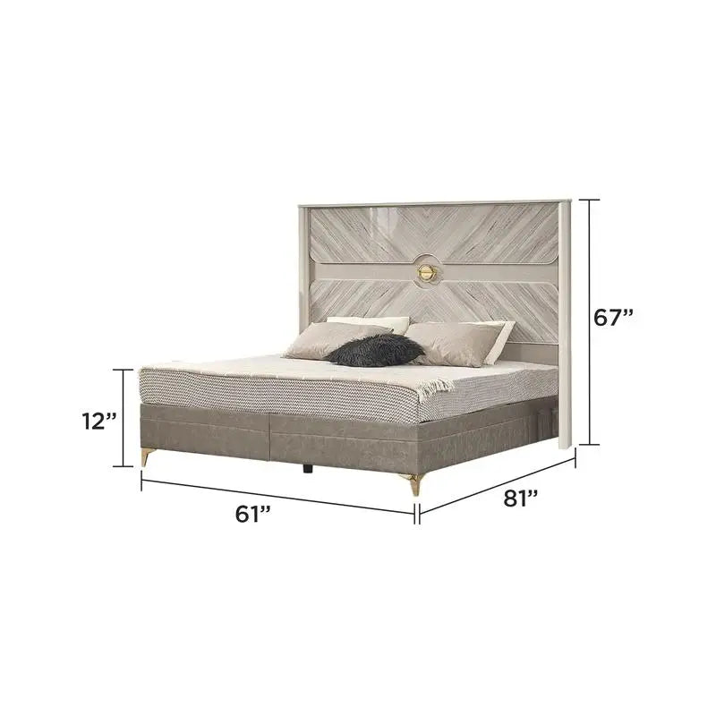 Traditional 4-Piece Queen Bedroom Set, Wood Construction with Gold Accents in Beige Finish