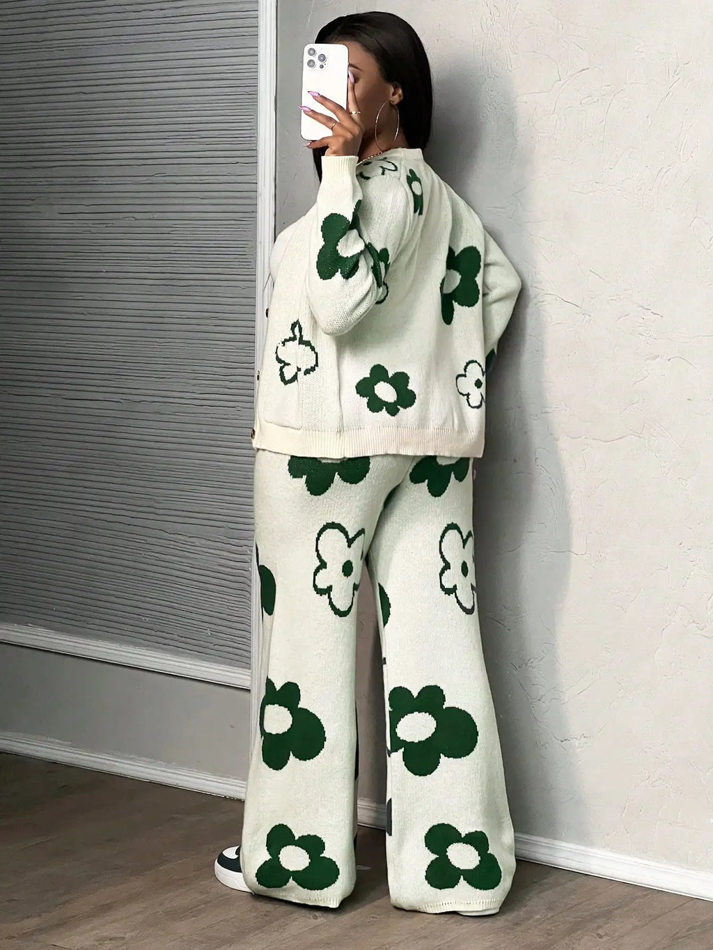 Green Floral Knit Two-Piece Set for Women - V-Neck Cardigan & Wide-Leg Pants, Casual Autumn/ Winter Outfit