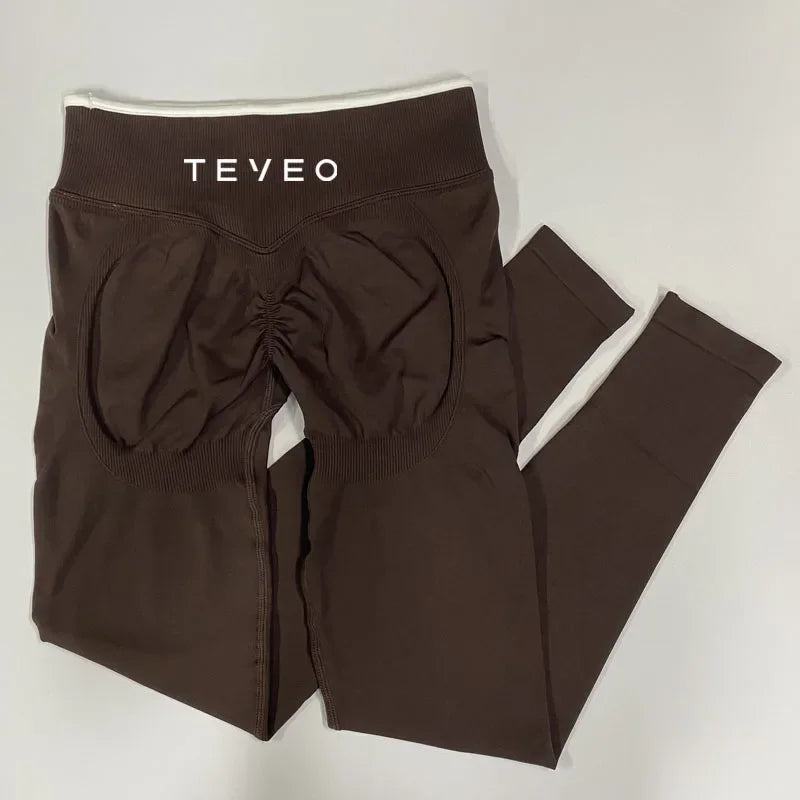 TEVEO – Yoga Outfits with Curves for Females, Ensemble for Sports with Breathable Fabric